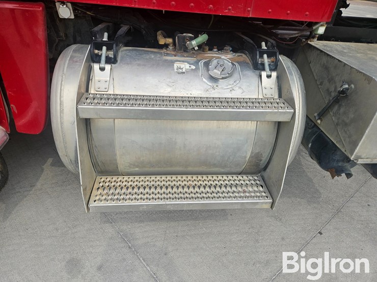 2020-peterbilt-389-image-15