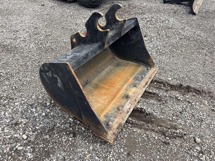 36in-smooth-mini-excavator-bucket-image-4