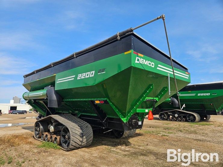 2023-demco-2200-grain-cart-image-7