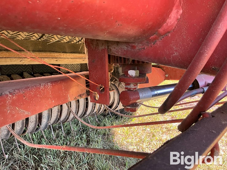 hesston-565a-image-20