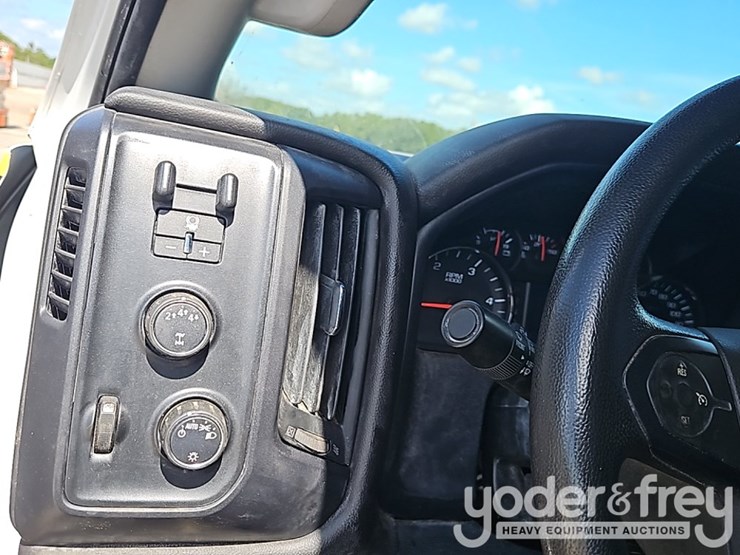 2021-chevrolet-silverado-5500hd-image-50