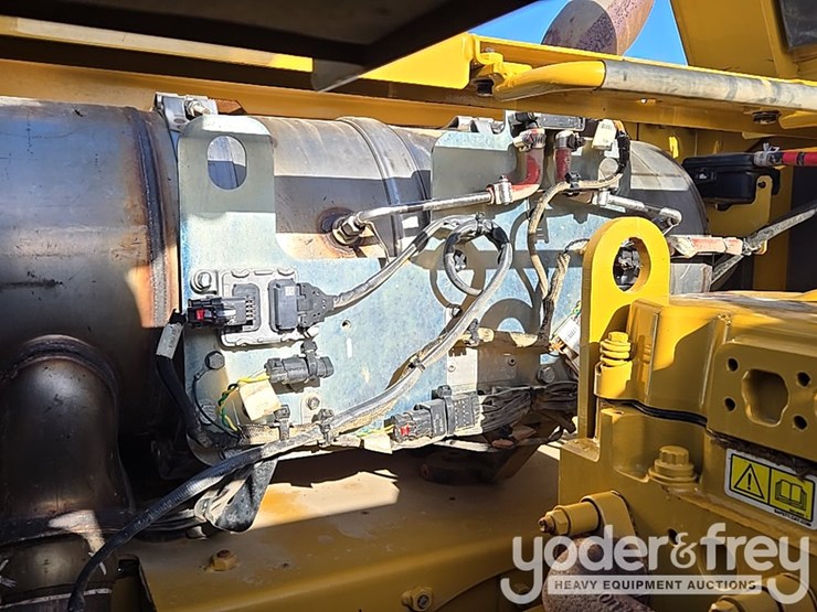 2019-caterpillar-336-image-52