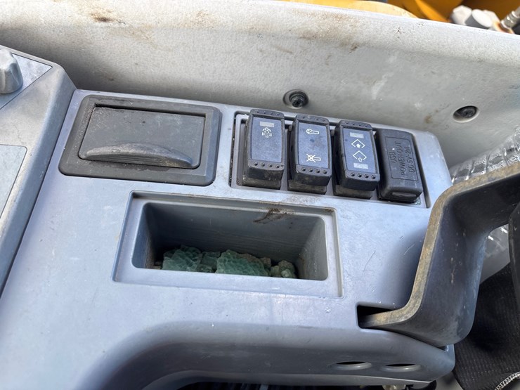 2022-deere-160g-lc-image-16