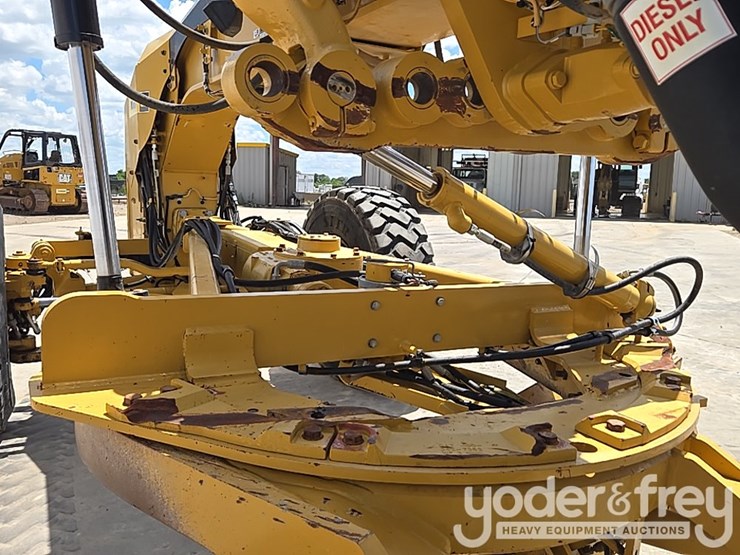 2016-caterpillar-140m3-awd-image-25