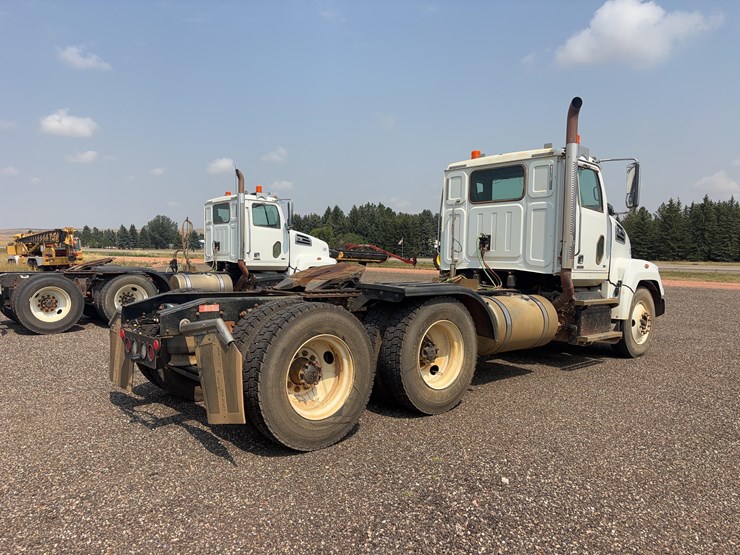 2015-western-star-w4700-semi-image-5