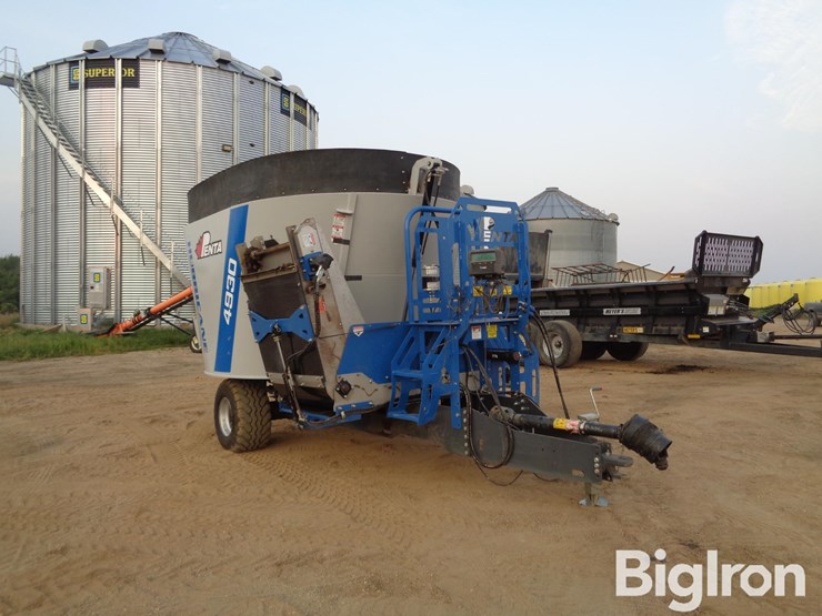 2024-penta-hurricane-4930-tmr-mixer-feed-wagon-image-3