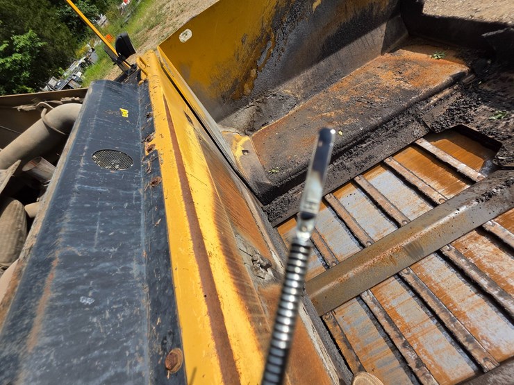 caterpillar-ap-1055f-image-14