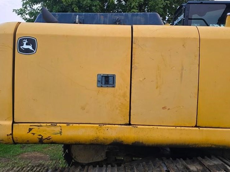 2011-deere-240d-lc-image-22