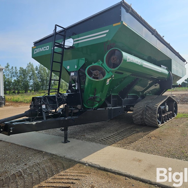 2023 Demco 2200 Grain Cart