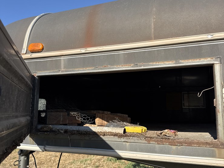 1994-kiefer-built-stockmaster-magnum-t/a-livestock-trailer-image-12