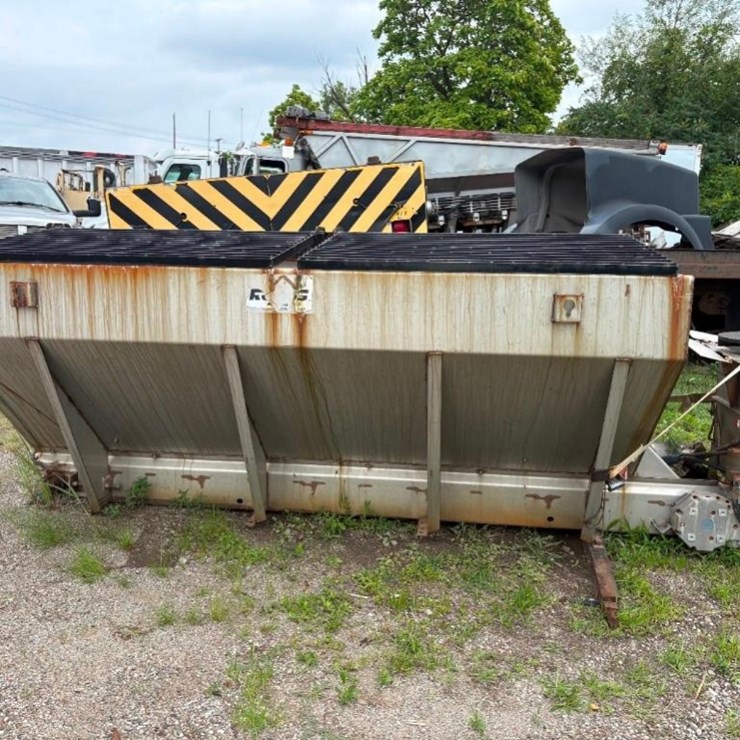 2018 Godwin V Box Slide in Hydraulic Salt spreader