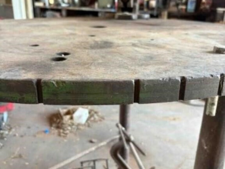 40"-d-steel-shop-table-w/vice-image-3