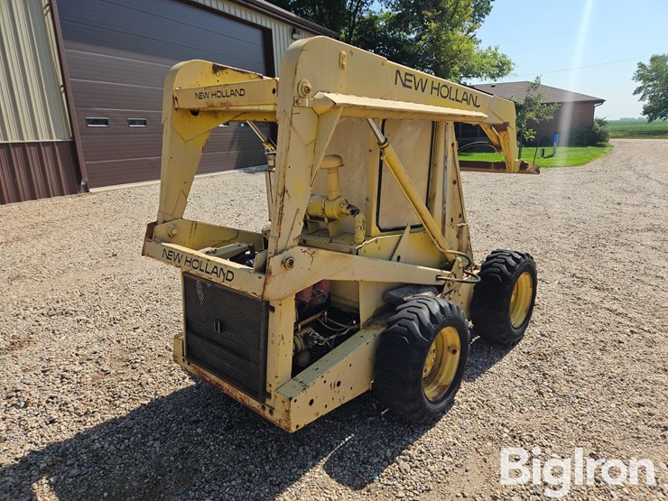 new-holland-l775-image-7
