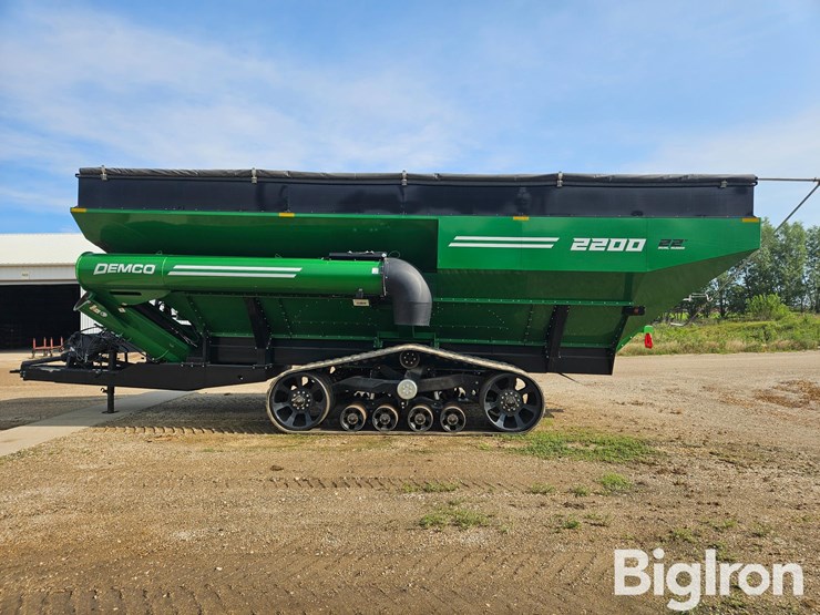 2023-demco-2200-grain-cart-image-8