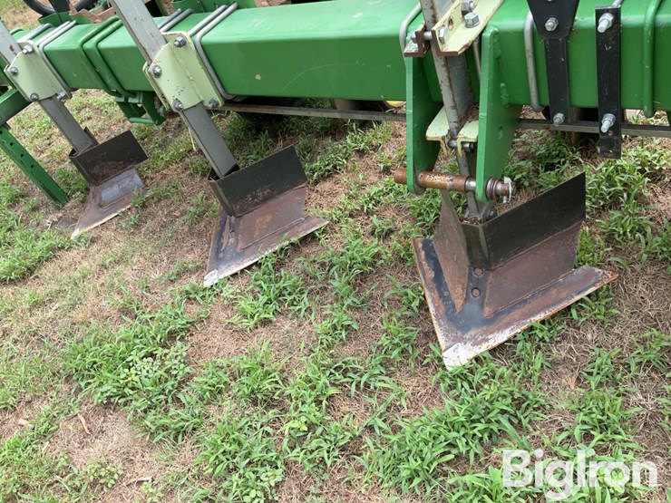 john-deere-12-image-13