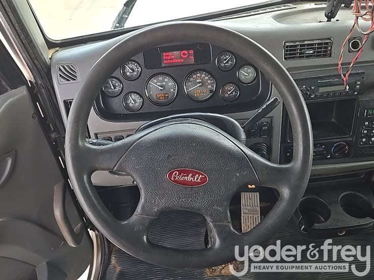 2014-peterbilt-348-image-71