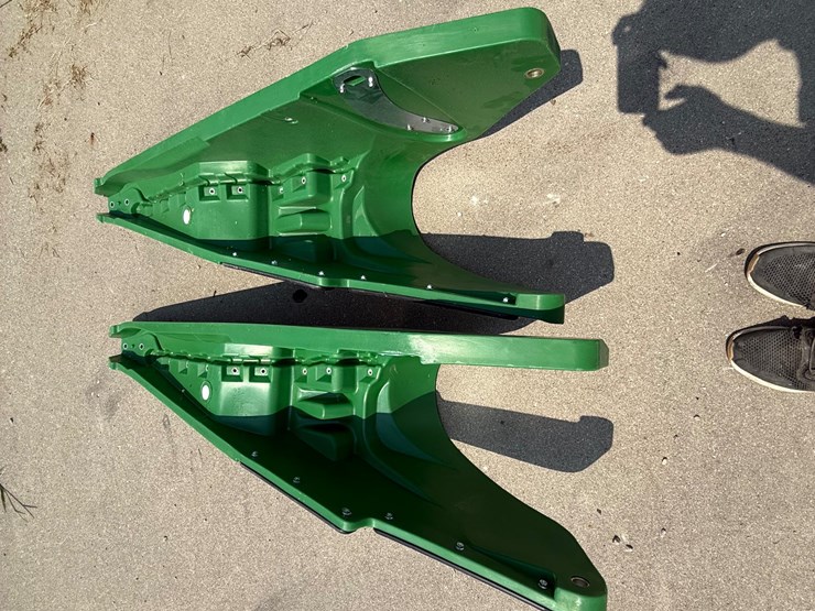 john-deere-poly-corn-head-snouts-image-9