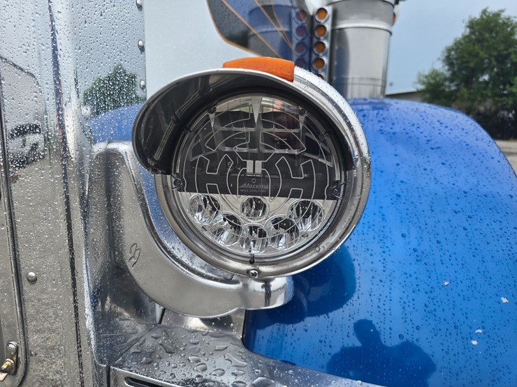2000-peterbilt-379-image-32