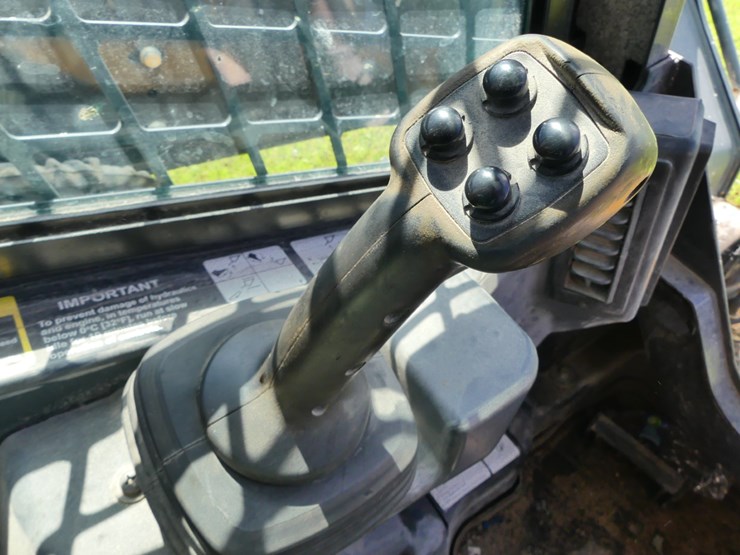 deere-331g-image-15