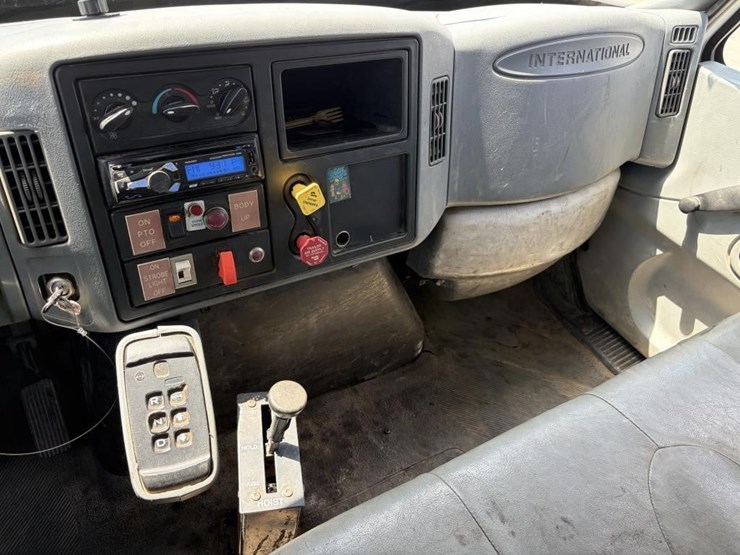 2003-international-durastar-4300-image-17