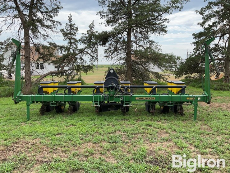 john-deere-1700-image-2
