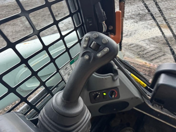 2017-bobcat-s550-image-22