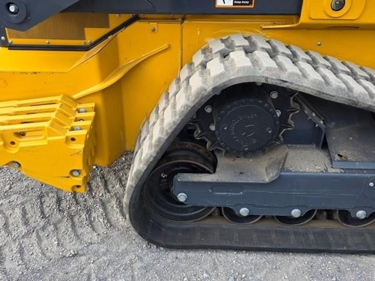 2025-deere-335-p-tier-image-14