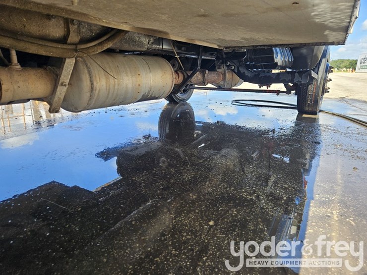 2021-chevrolet-silverado-5500hd-image-9