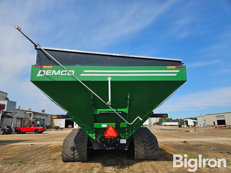 2023-demco-2200-grain-cart-image-6