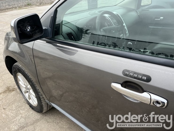 2010-ford-edge-image-14