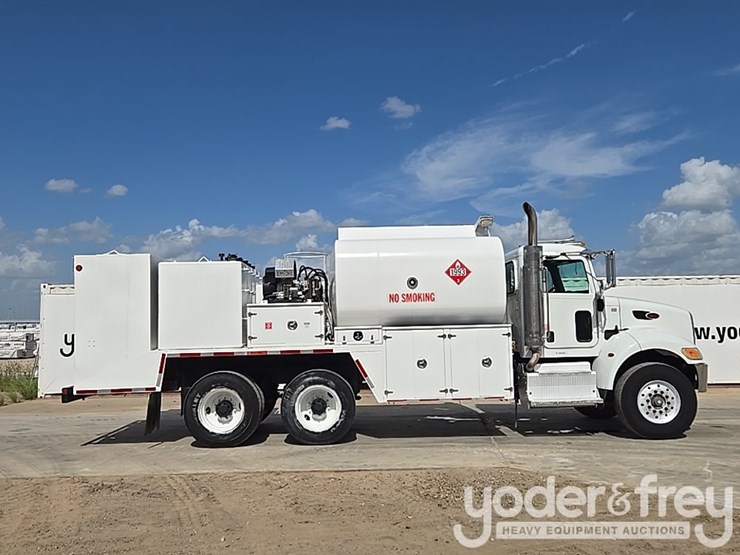 2012-peterbilt-348-image-6