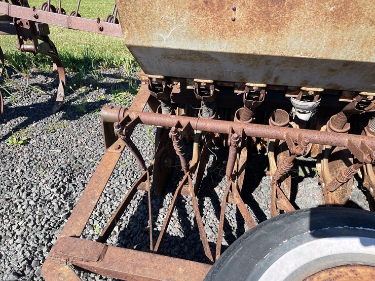 #640-•-brillion-300-seeder-(mason,-wi)-image-24