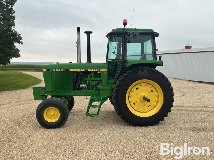 john-deere-4440-image-8
