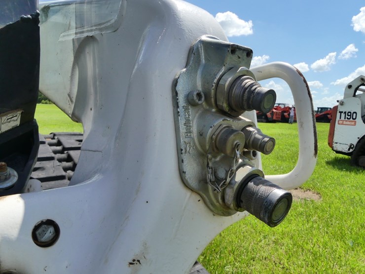 2022-bobcat-t76-image-12