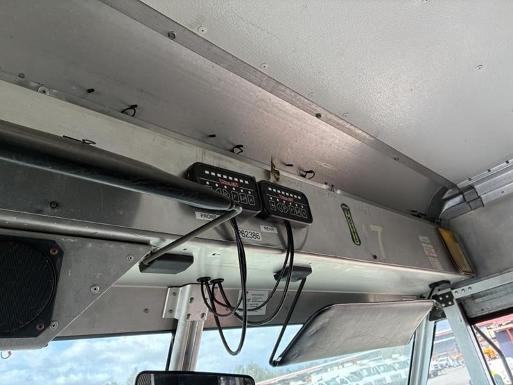 2002-workhorse-p42-image-26