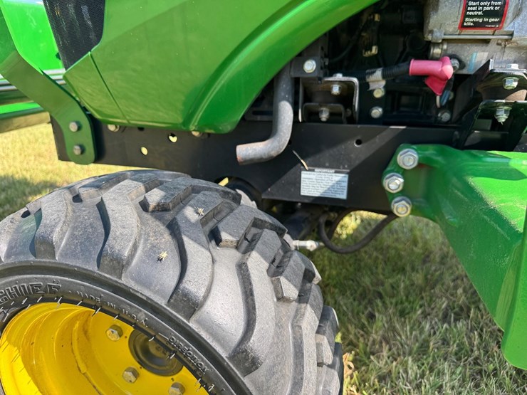 2014-john-deere-1023e-image-12