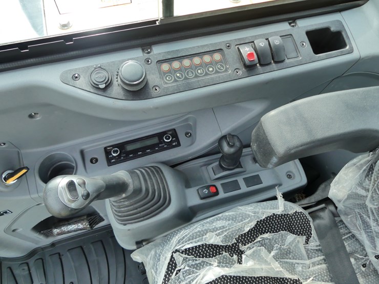 2024-hyundai-hx60a-image-18