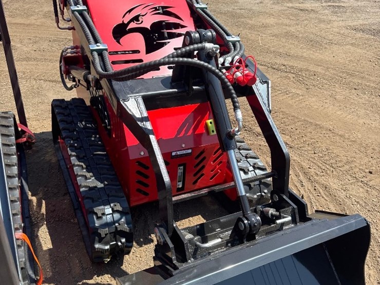 new-sd-lanch-co-mini-stand-on-skidloader-model-ssl60-image-4