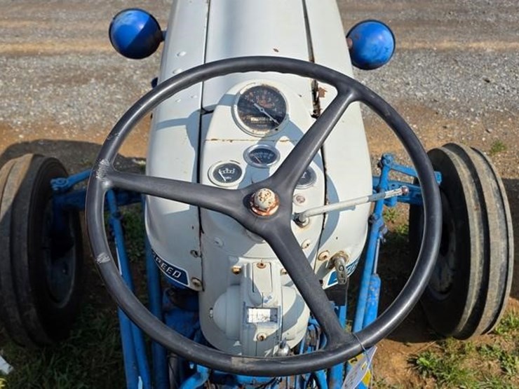 ford-4000-image-33