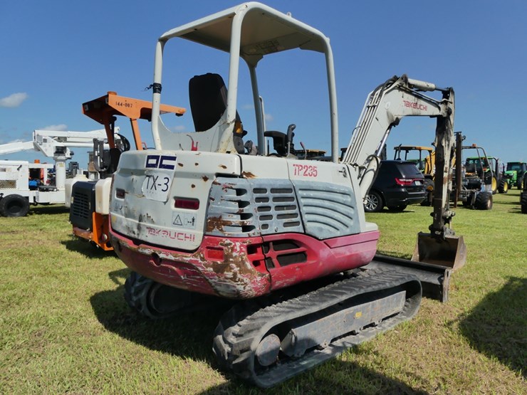 takeuchi-tb235-image-3