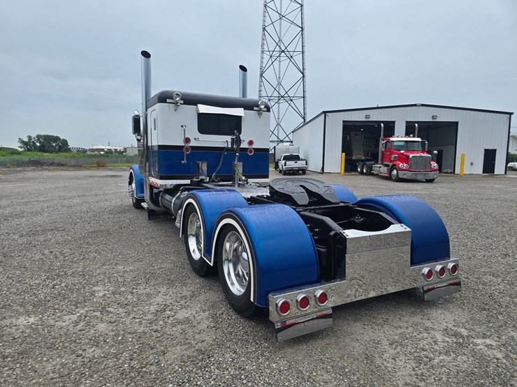 2000-peterbilt-379-image-12