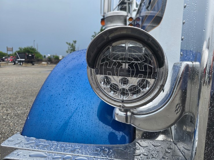2000-peterbilt-379-image-33
