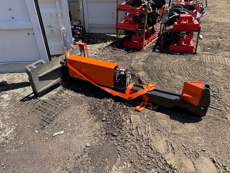 new-giyi-co-hydraulic-skidloader-log-splitter-attachment-model-hls-82-image-1