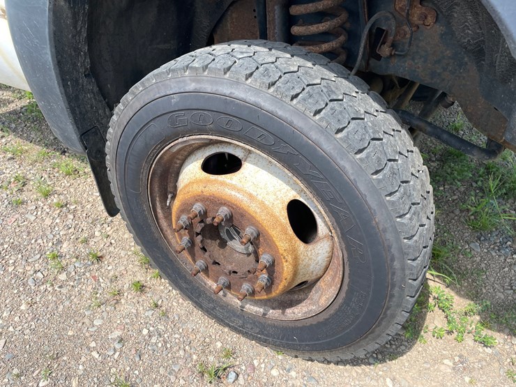 2013-ford-f550-image-5