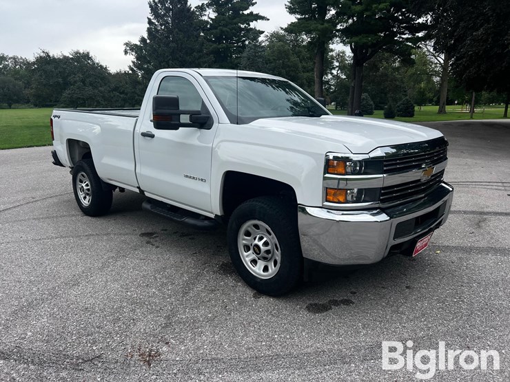 2016-chevrolet-3500-image-3