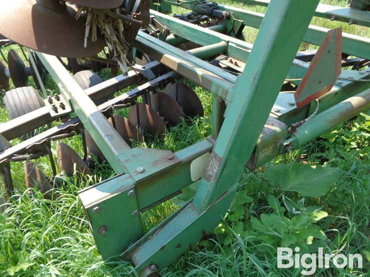 john-deere-235-image-14