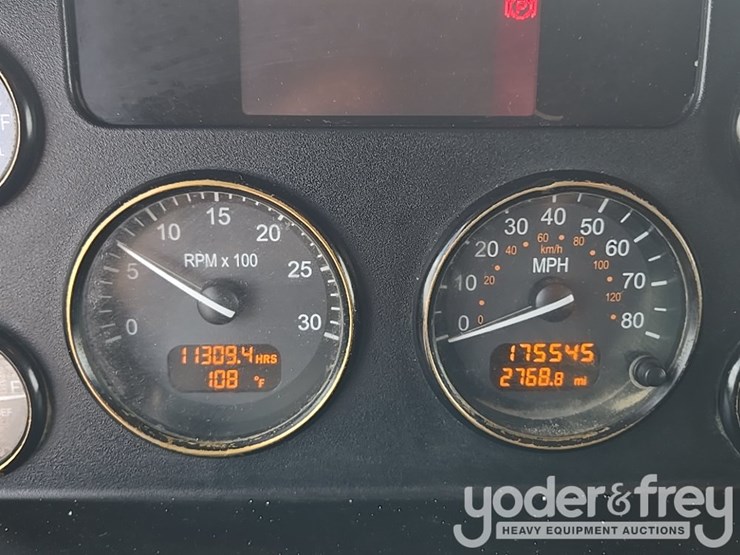 2018-peterbilt-348-image-77