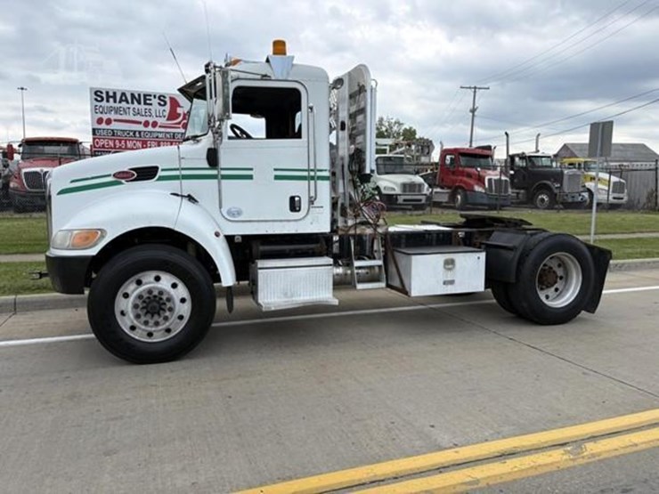 2014-peterbilt-337-image-10
