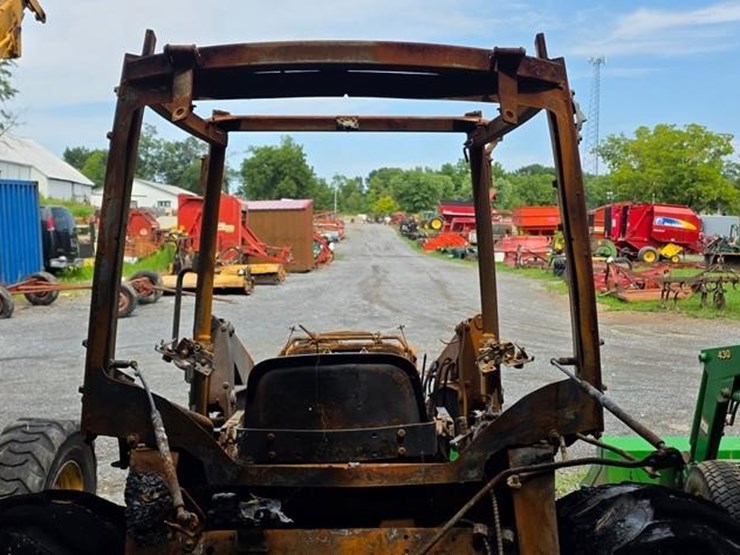 2020-john-deere-4052r-image-16
