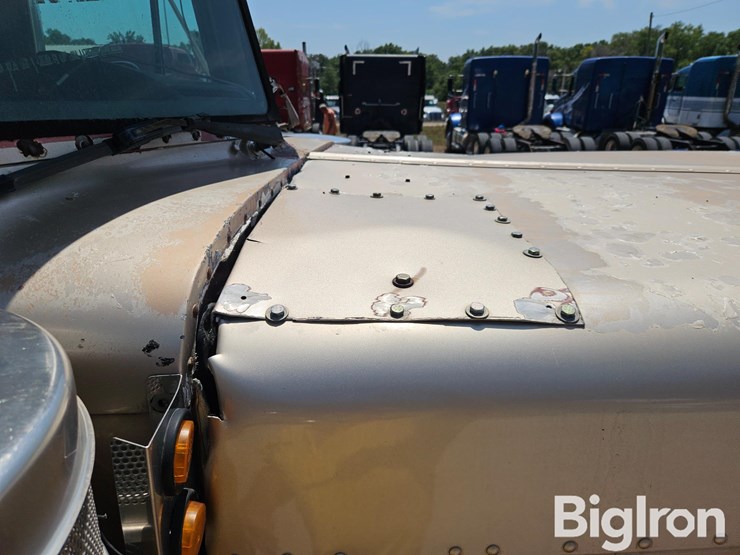 1995-peterbilt-379-image-15